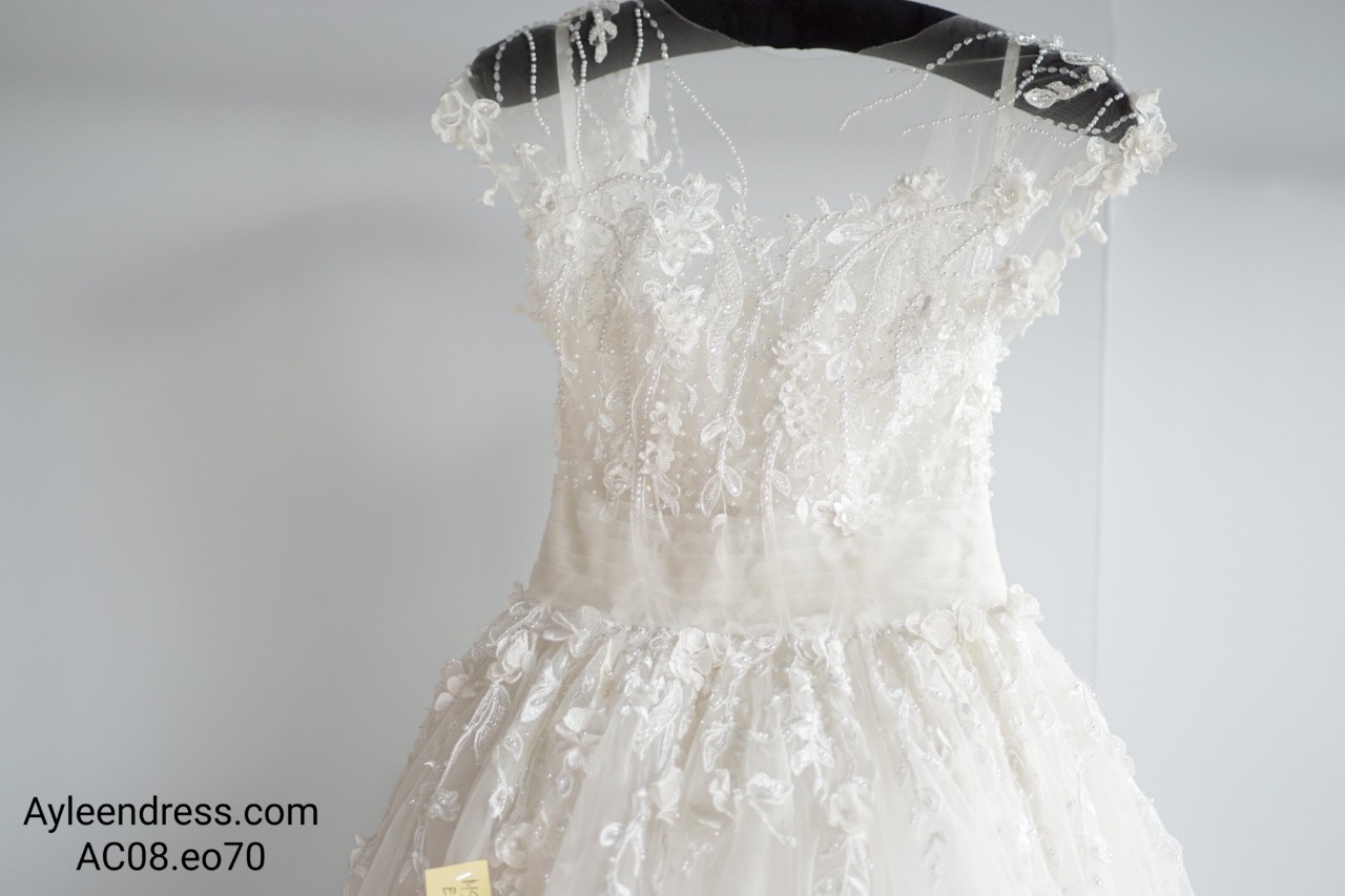 Váy cưới xòe tay con màu trắng phối ren hình cây hoa đính ngọc trai