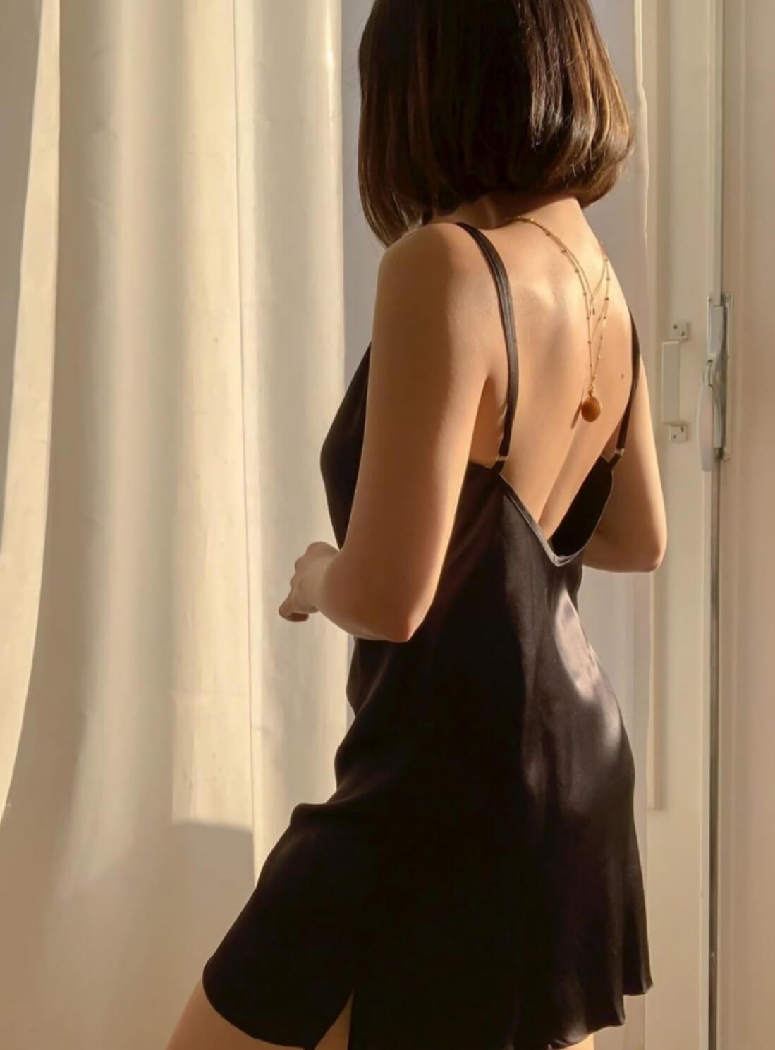 5 Bí quyết để diện đầm hở lưng gợi cảm và tinh tế 5 Bí quyết để diện đầm hở lưng gợi cảm và tinh tế