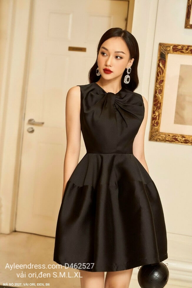 Những kiểu đầm đen sang trọng hot trend 2021 Những kiểu đầm đen sang trọng hot trend 2021