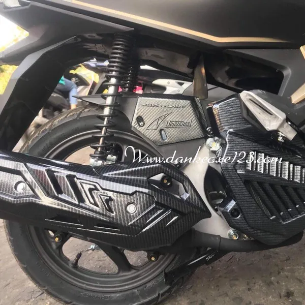 Nắp giải nhiệt sơn carbon Air balade 2020