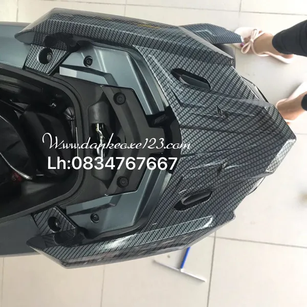 Chụp cảng (tay dắt) sơn carbon Air balade 2020
