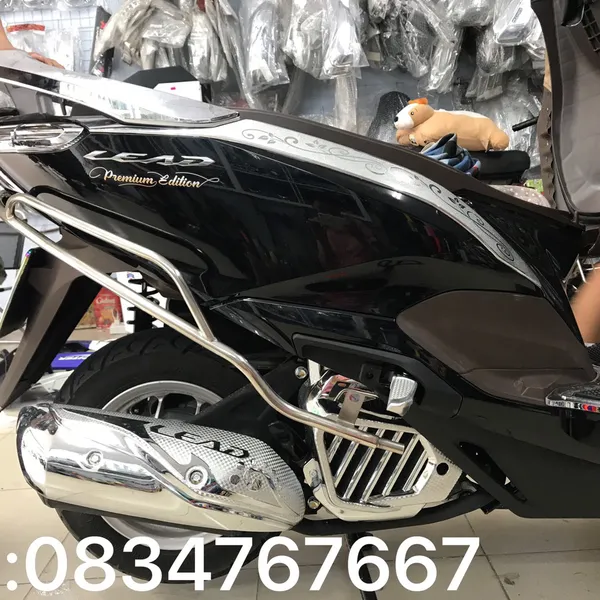 Ốp hong sườn mạ crom Lead 2020