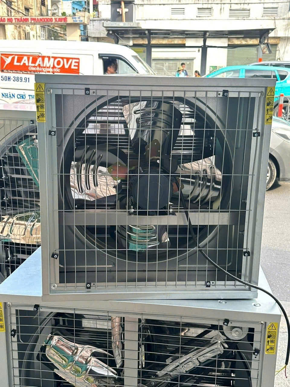 QUẠT HÚT VUÔNG 600 3PHA QUẠT HÚT VUÔNG 600 3PHA