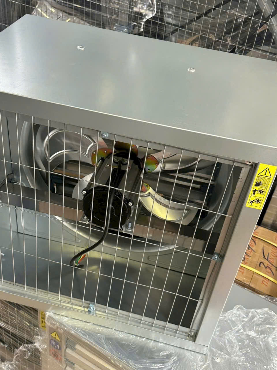 QUẠT HÚT VUÔNG 600 3pha QUẠT HÚT VUÔNG 600 3pha