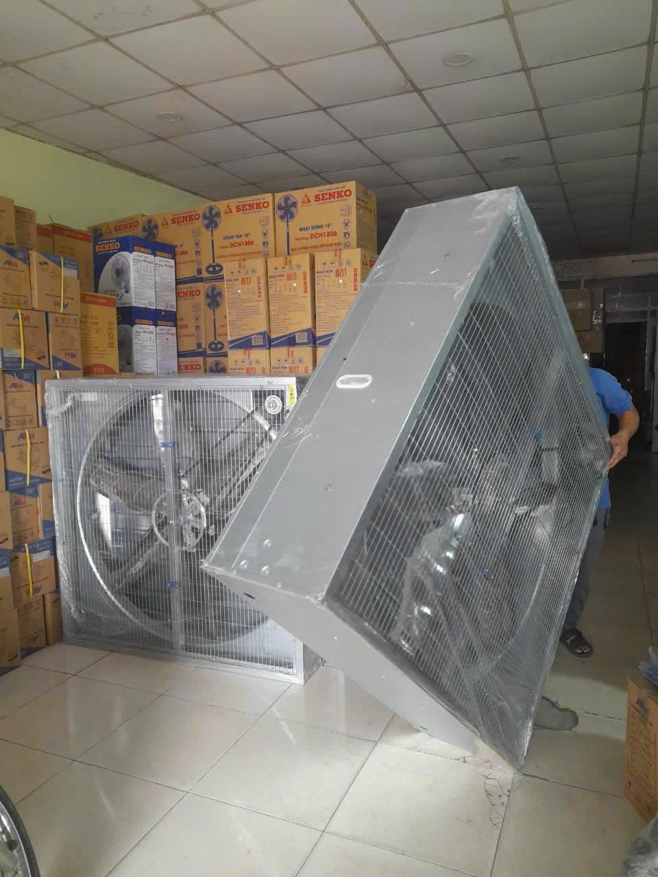QUẠT HÚT VUÔNG 1220x1220x400mm QUẠT HÚT VUÔNG 1220x1220x400mm