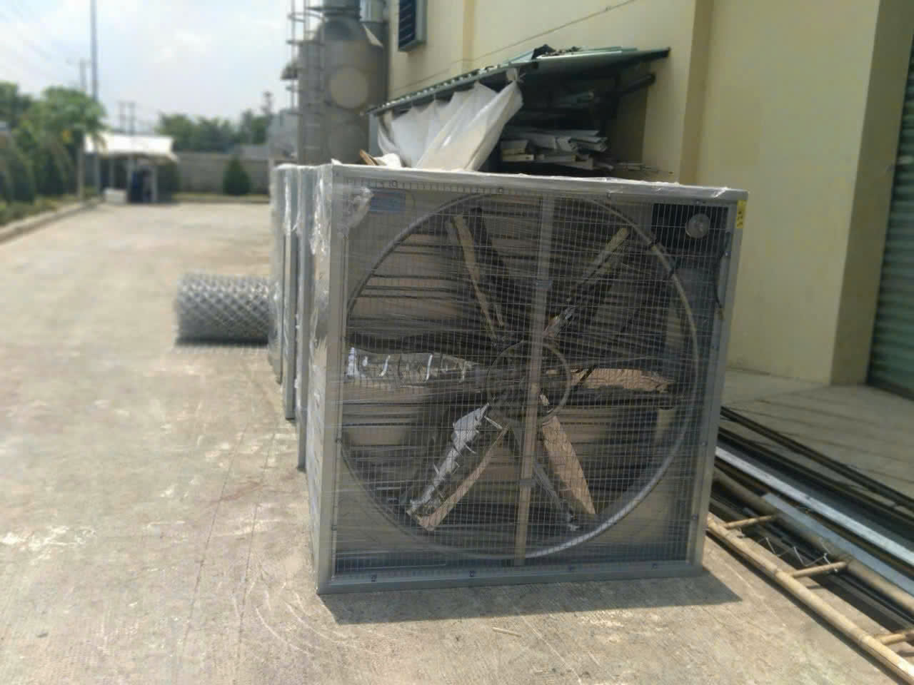 QUẠT HÚT VUÔNG 1220x1220 QUẠT HÚT VUÔNG 1220x1220