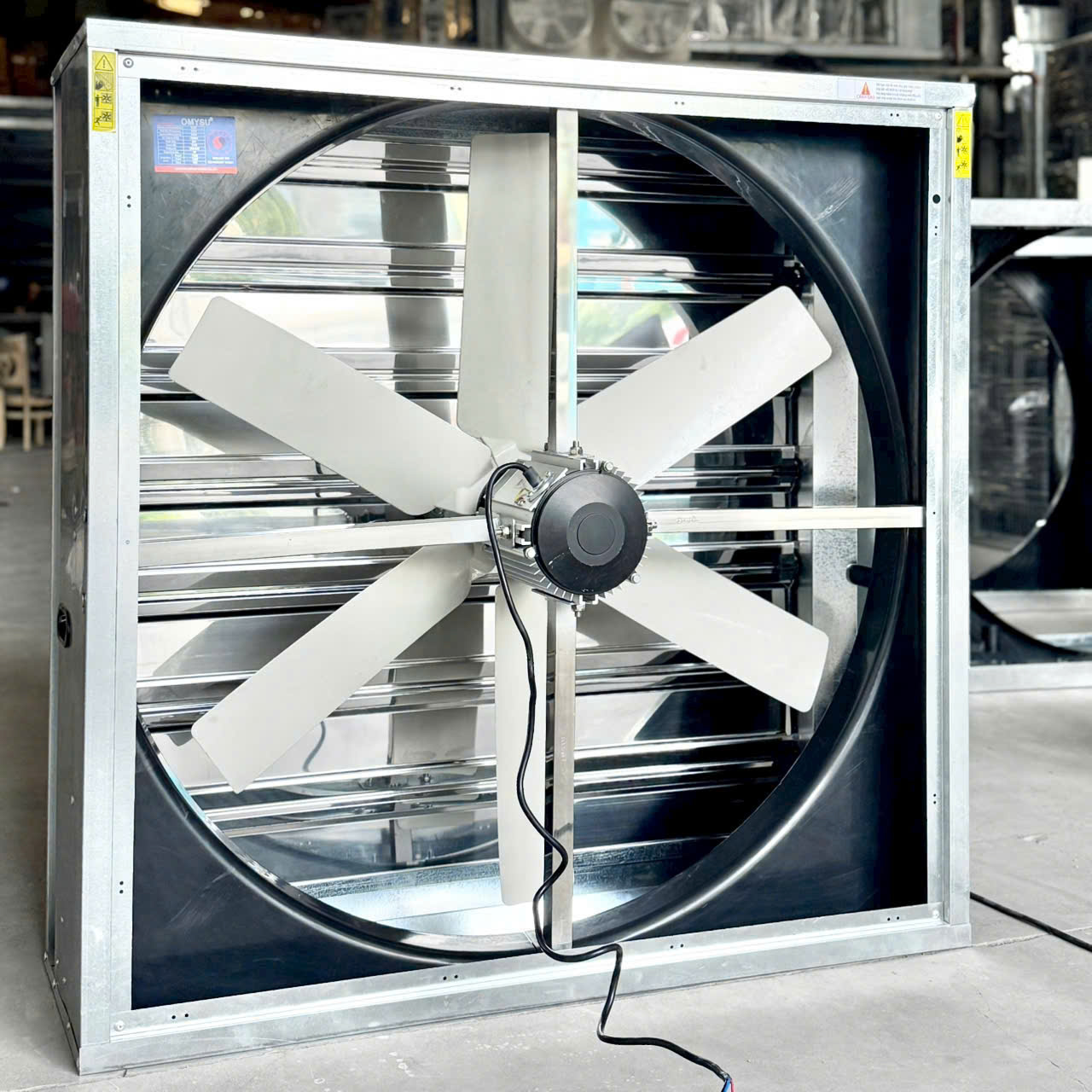 quat-hut-vuong-cong-nghiep quat-hut-vuong-cong-nghiep