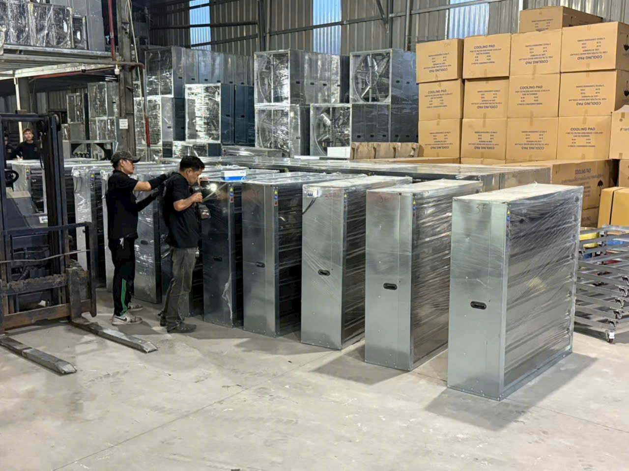 quat-hut-vuong-cong-nghiep quat-hut-vuong-cong-nghiep