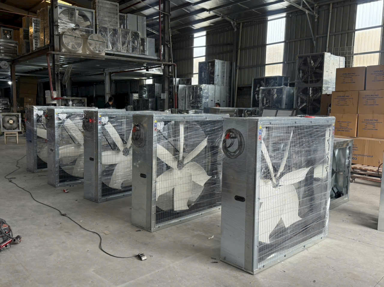 quat-hut-vuong-1000x1000x400 quat-hut-vuong-1000x1000x400