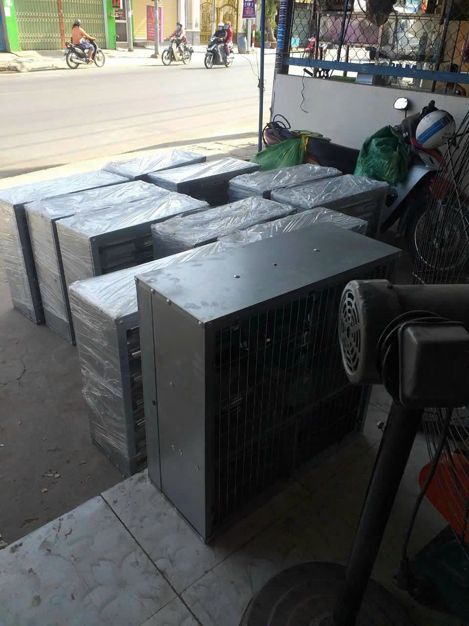 quat-hut-vuong-700x700x400 quat-hut-vuong-700x700x400