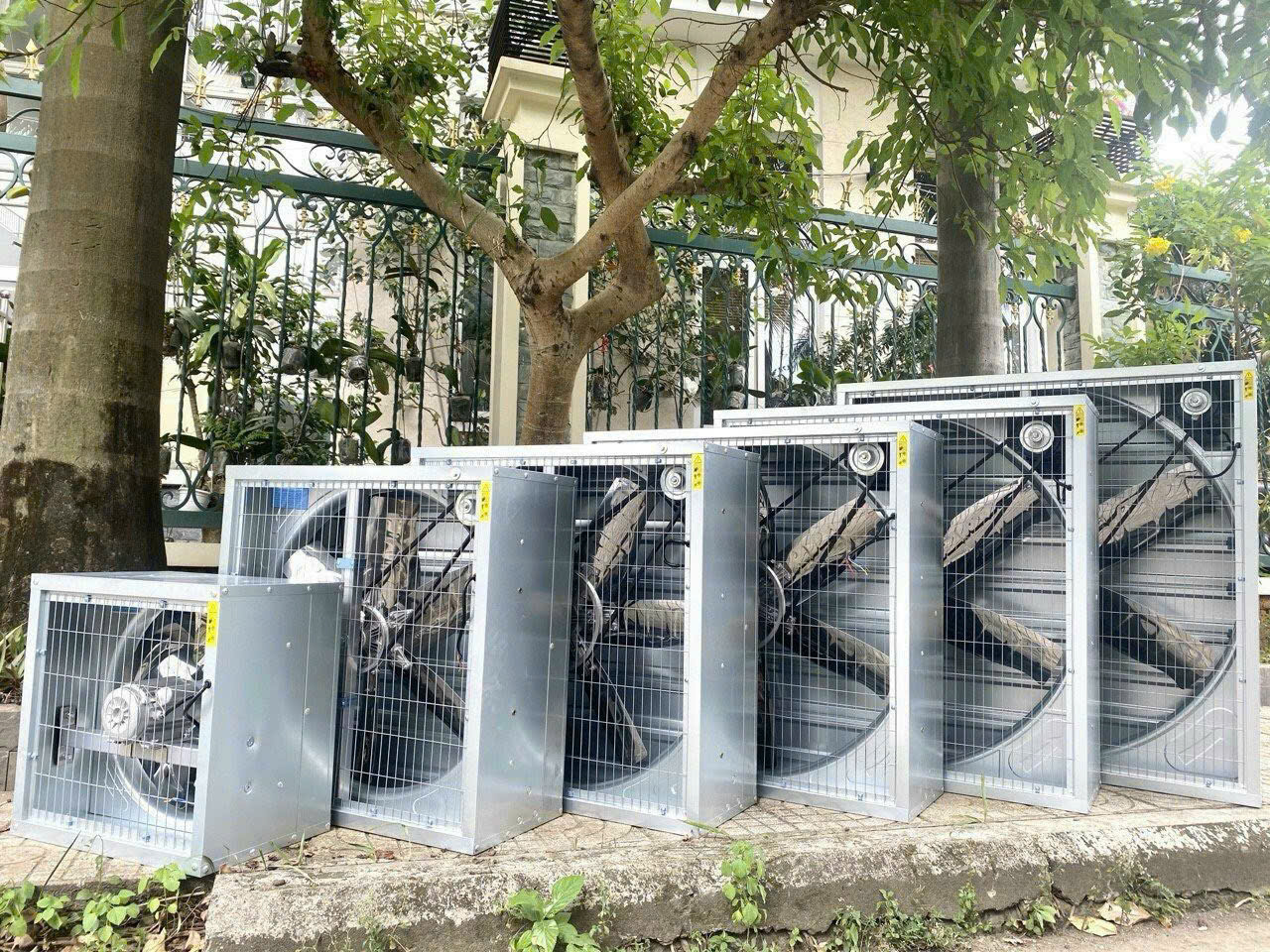 QUẠT HÚT VUÔNG 1000x1000x400mm QUẠT HÚT VUÔNG 1000x1000x400mm