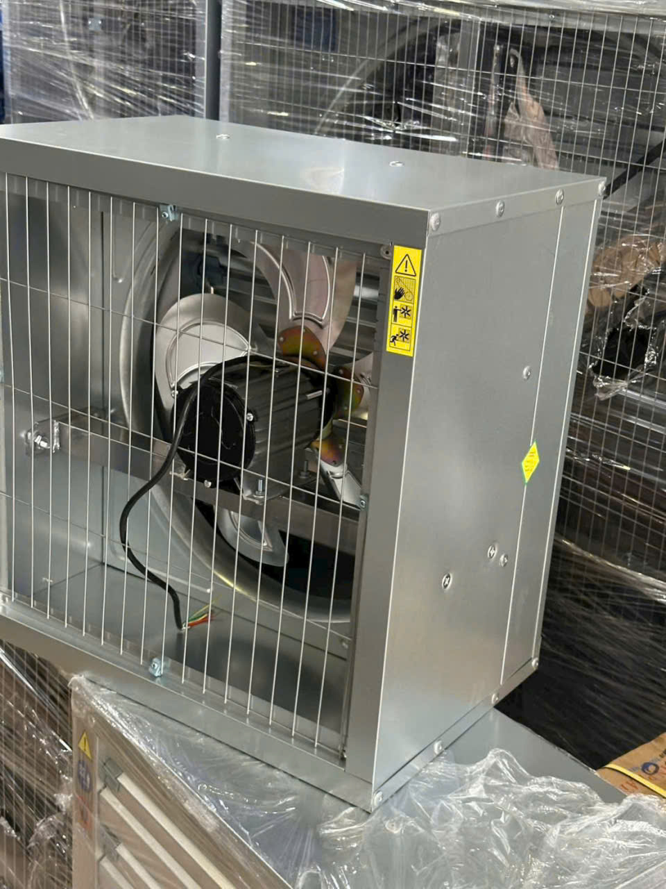 QUẠT HÚT VUÔNG 600x600 QUẠT HÚT VUÔNG 600x600