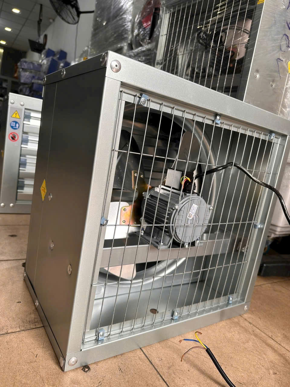 QUẠT HÚT VUÔNG 600 HSB QUẠT HÚT VUÔNG 600 HSB