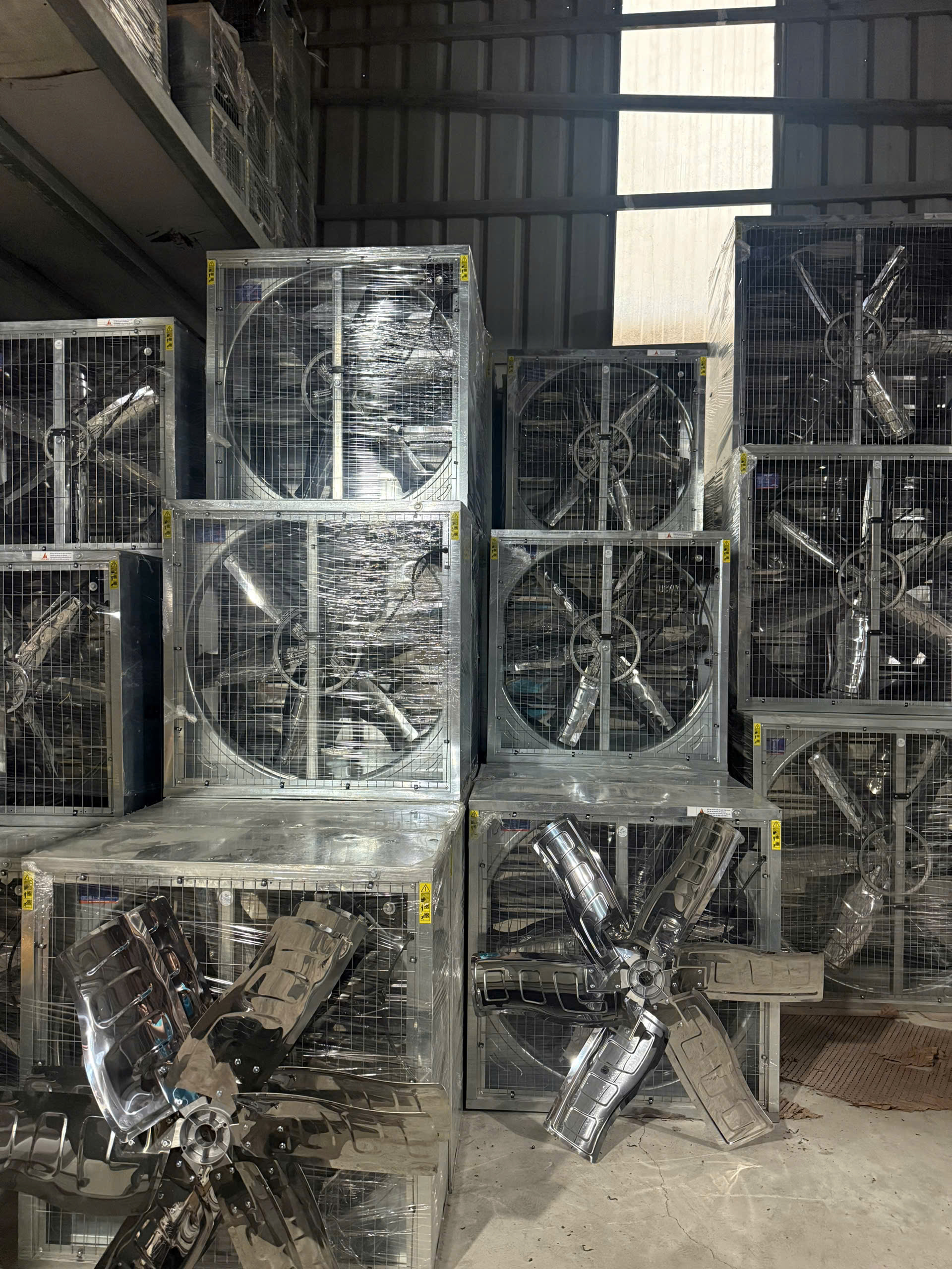 QUẠT HÚT VUÔNG 600 OMYSU QUẠT HÚT VUÔNG 600 OMYSU