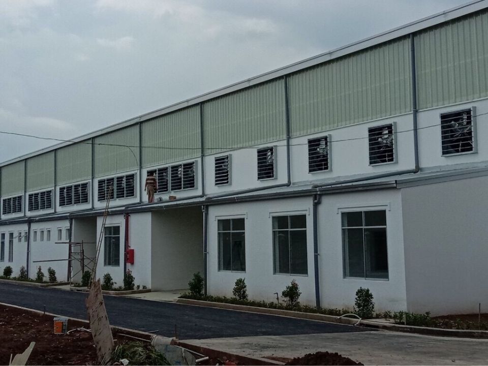 Hình ảnh thi công lắp đặt quạt hút công nghiệp vuông cho nhà xưởng Hình ảnh thi công lắp đặt quạt hút công nghiệp vuông cho nhà xưởng
