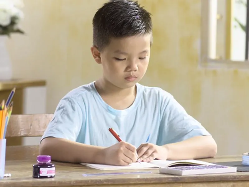 Hãy Dạy Con Cách Ngồi Đúng Cách !