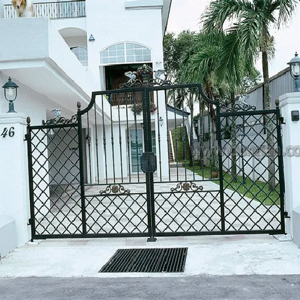 Cửa cổng sắt mỹ thuật 46