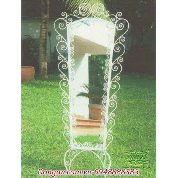 Marie a mirror stand