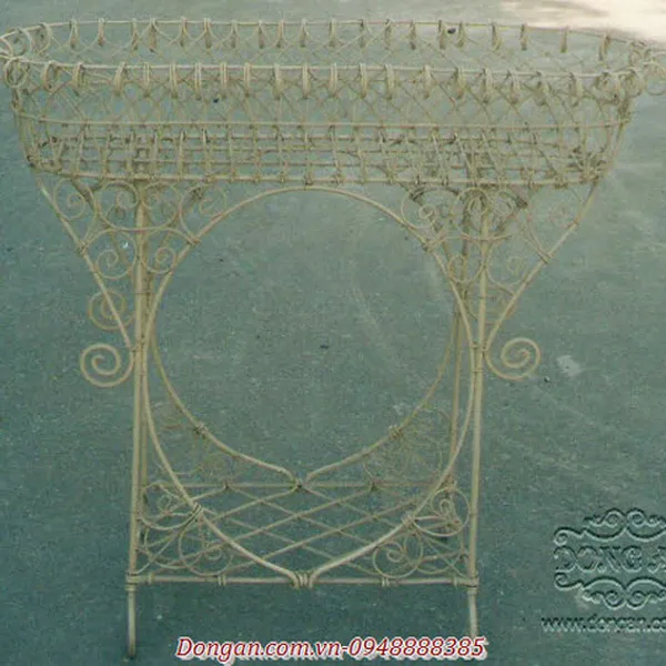 Standing Ovan Wire Planter