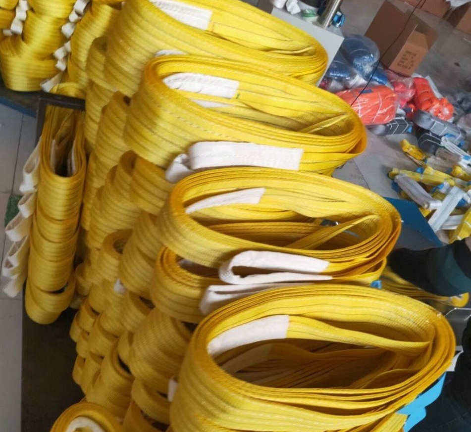 Tại sao cần dùng dây dai cẩu hàng