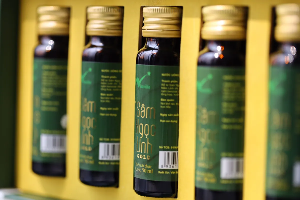 Nước uống Rễ tơ Sâm Ngọc Linh Gold - Hộp 5 chai thủy tinh cao cấp