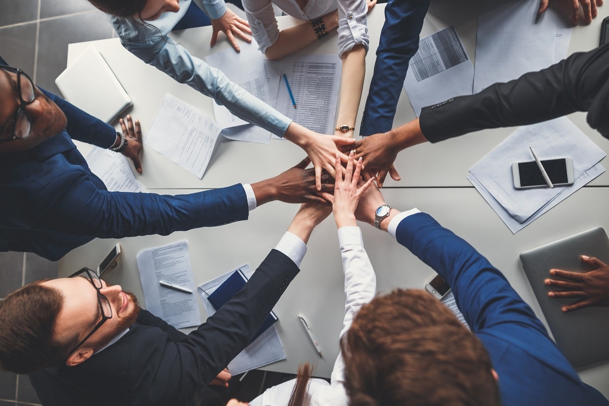 THƯƠNG HIỆU CÁ NHÂN HAY THƯƠNG HIỆU DOANH NGHIỆP