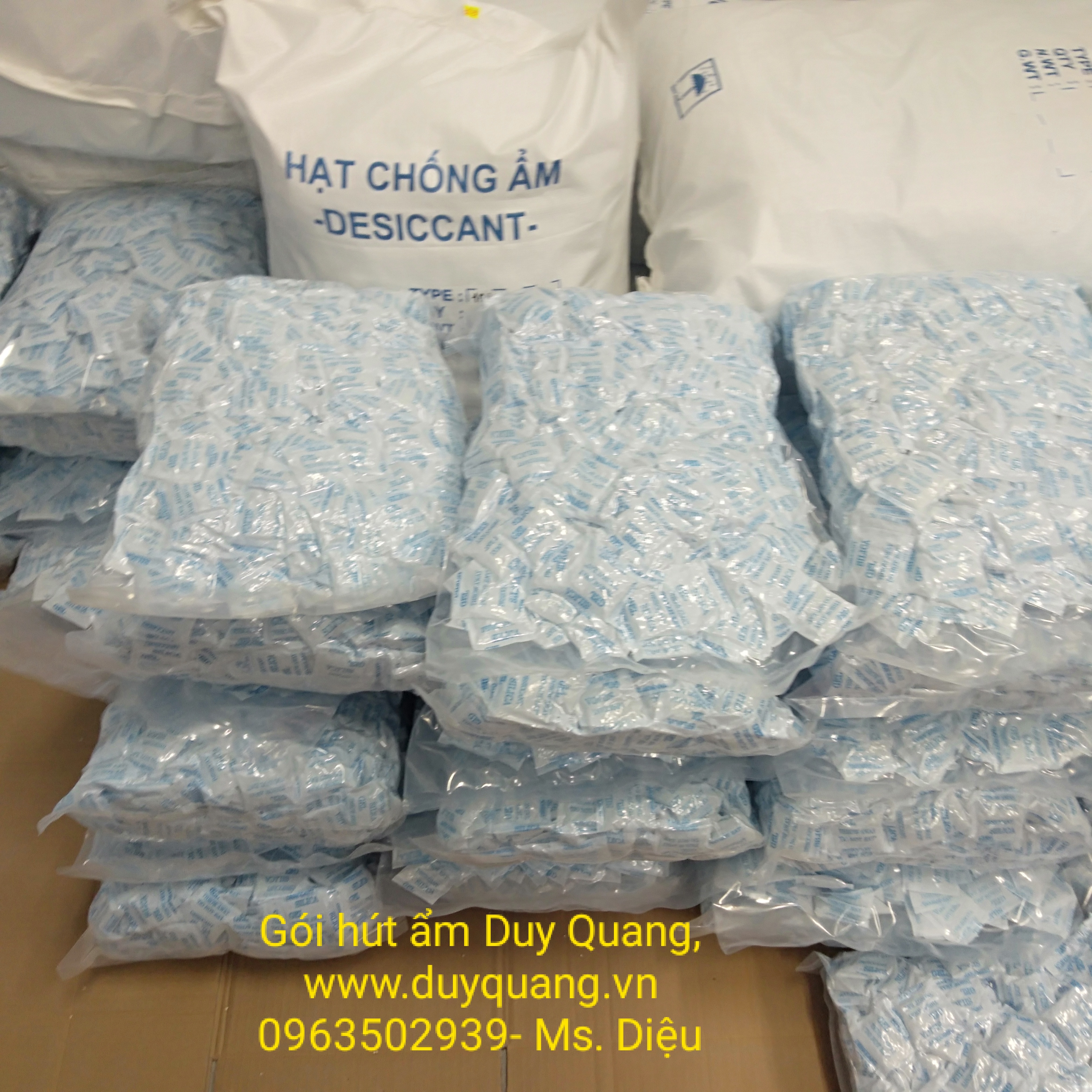 Gói chống ẩm Clay 2gr (nhiều mẫu); goi chong am Clay 2gr (nhieu mau)