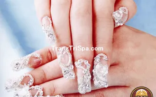 Mẫu Trang Trí Tiệm Nails Bằng Tranh Treo Tường, Dán Tường Và Dán Kính Với Màu Sắc Vô Cùng Ấn Tượng, Nổi Bật 