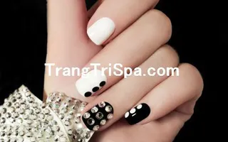 Mẫu Trang Trí Tiệm Nails Bằng Tranh Treo Tường, Dán Tường Và Dán Kính Với Màu Sắc Vô Cùng Ấn Tượng, Nổi Bật 