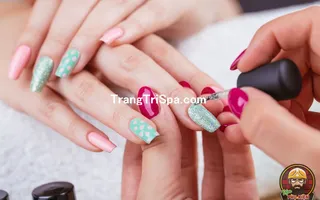 Mẫu Trang Trí Tiệm Nails Bằng Tranh Treo Tường, Dán Tường Và Dán Kính Với Màu Sắc Vô Cùng Ấn Tượng, Nổi Bật 