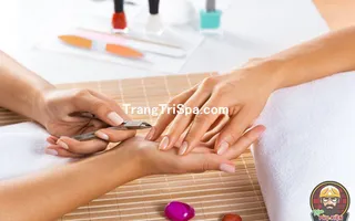 Mẫu Trang Trí Tiệm Nails Bằng Tranh Treo Tường, Dán Tường Và Dán Kính Với Màu Sắc Vô Cùng Ấn Tượng, Nổi Bật 