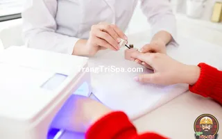 Mẫu Trang Trí Tiệm Nails Bằng Tranh Treo Tường, Dán Tường Và Dán Kính Với Màu Sắc Vô Cùng Ấn Tượng, Nổi Bật 