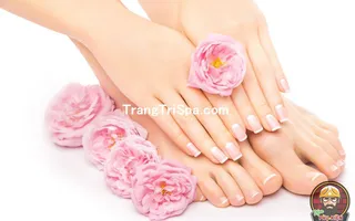 Mẫu Trang Trí Tiệm Nails Bằng Tranh Treo Tường, Dán Tường Và Dán Kính Với Màu Sắc Vô Cùng Ấn Tượng, Nổi Bật 