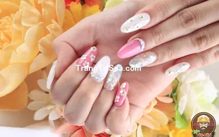 Mẫu Trang Trí Tiệm Nails Bằng Tranh Treo Tường, Dán Tường Và Dán Kính Với Màu Sắc Vô Cùng Ấn Tượng, Nổi Bật 