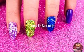 Mẫu Trang Trí Tiệm Nails Bằng Tranh Treo Tường, Dán Tường Và Dán Kính Với Màu Sắc Vô Cùng Ấn Tượng, Nổi Bật 