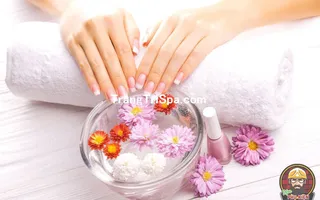 Mẫu Trang Trí Tiệm Nails Bằng Tranh Treo Tường, Dán Tường Và Dán Kính Với Màu Sắc Vô Cùng Ấn Tượng, Nổi Bật 