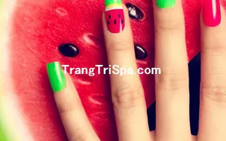 Mẫu Trang Trí Tiệm Nails Bằng Tranh Treo Tường, Dán Tường Và Dán Kính Với Màu Sắc Vô Cùng Ấn Tượng, Nổi Bật 