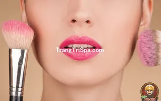 Mẫu Trang Trí Tiệm Trang Điểm Makeup Bằng Tranh Treo Tường, Dán Tường Và Dán Kính Hot Trend Nhất Hiện Nay 