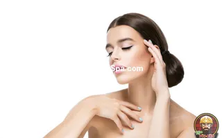 Mẫu Trang Trí Tiệm Trang Điểm Makeup Bằng Tranh Treo Tường, Dán Tường Và Dán Kính Hot Trend Nhất Hiện Nay 