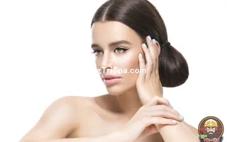 Mẫu Trang Trí Tiệm Trang Điểm Makeup Bằng Tranh Treo Tường, Dán Tường Và Dán Kính Hot Trend Nhất Hiện Nay 