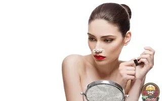 Mẫu Trang Trí Tiệm Trang Điểm Makeup Bằng Tranh Treo Tường, Dán Tường Và Dán Kính Hot Trend Nhất Hiện Nay 