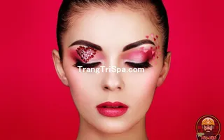 Mẫu Trang Trí Tiệm Trang Điểm Makeup Bằng Tranh Treo Tường, Dán Tường Và Dán Kính Hot Trend Nhất Hiện Nay 