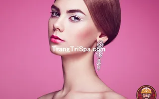 Mẫu Trang Trí Tiệm Trang Điểm Makeup Bằng Tranh Treo Tường, Dán Tường Và Dán Kính Hot Trend Nhất Hiện Nay 