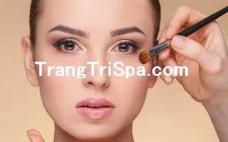 Mẫu Trang Trí Tiệm Trang Điểm Makeup Bằng Tranh Treo Tường, Dán Tường Và Dán Kính Hot Trend Nhất Hiện Nay 