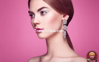 Mẫu Trang Trí Tiệm Trang Điểm Makeup Bằng Tranh Treo Tường, Dán Tường Và Dán Kính Hot Trend Nhất Hiện Nay 