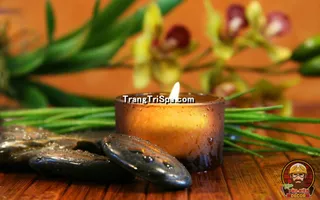 Tranh Dán Tường Spa Kết Hợp Với Nến Mang Đến Không Gian Nổi Bật Và Lung Linh