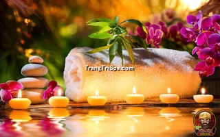 Tranh Dán Tường Spa Kết Hợp Với Nến Mang Đến Không Gian Nổi Bật Và Lung Linh