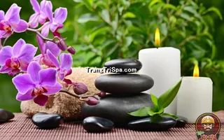Tranh Dán Tường Spa Kết Hợp Với Nến Mang Đến Không Gian Nổi Bật Và Lung Linh