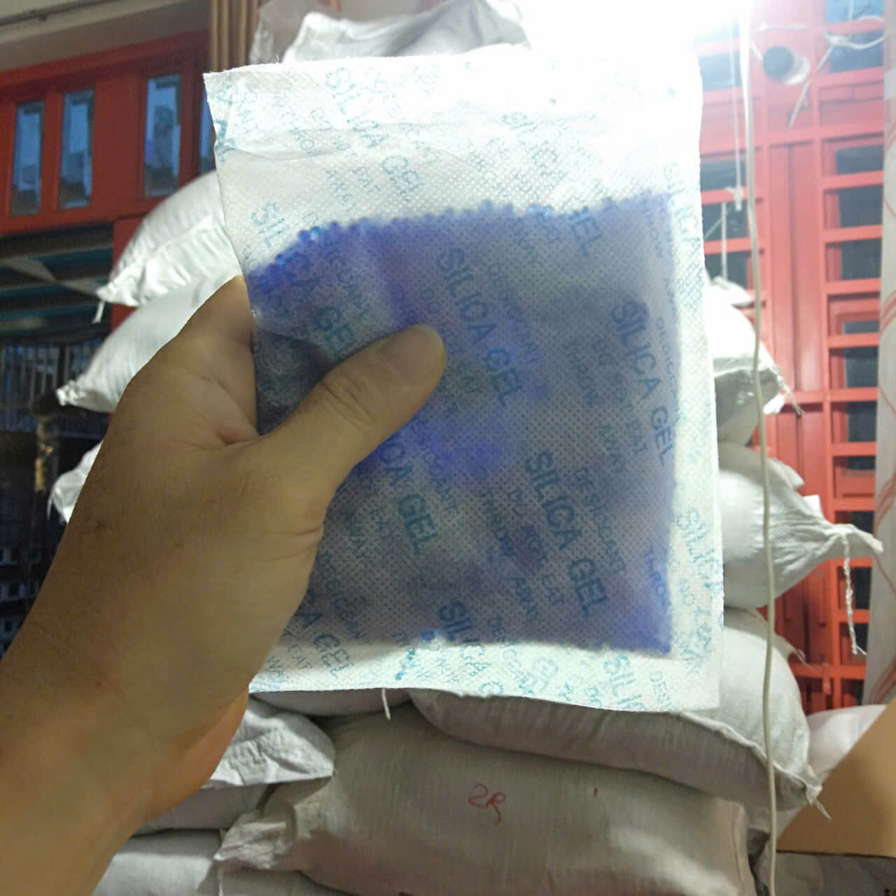 Hạt hút ẩm Silica gel-  Hạt hút ẩm máy biến áp