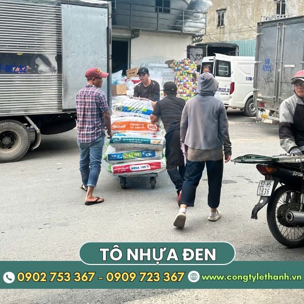 Giá sỉ tô nhựa đen tròn có nắp đựng thức ăn mang đi Giá sỉ tô nhựa đen tròn có nắp đựng thức ăn mang đi